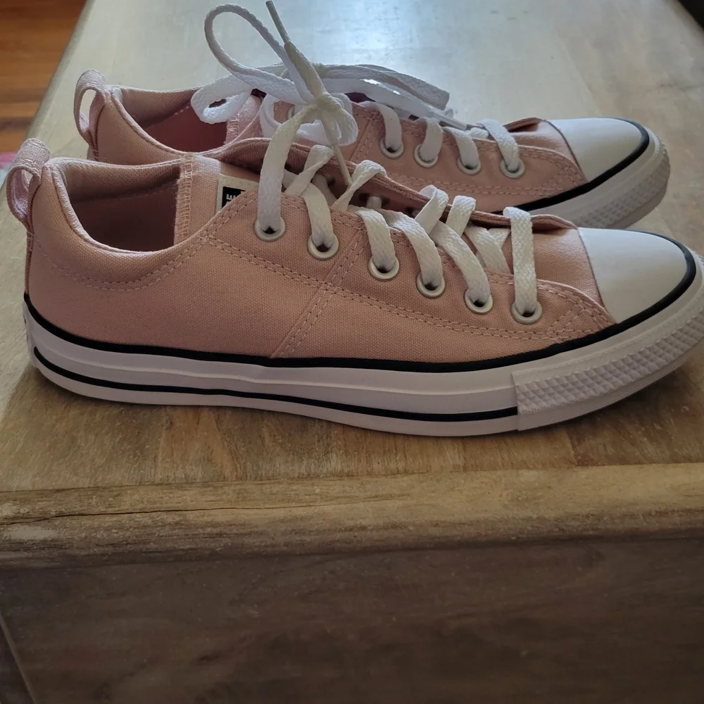 Converse Low Top Sneakers Soft Pink and White - Picture 2 of 5